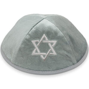 כיפה קטיפה עם ריקמה מגן דוד גודל 4 - ירוק בהיר
