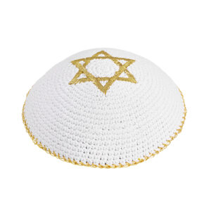 כיפה סרוגה 16 ס"מ לבן עם רקמה זהב מגן דוד