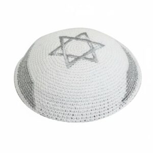 כיפה סרוגה 16 ס"מ עם רקמה כסף דגל ישראל