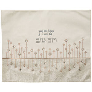 כיסוי חלה מהודר דמוי עור לבן עם הבלטות כסף 45x5